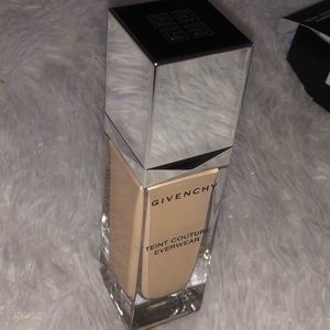 Givenchy foundation Y10